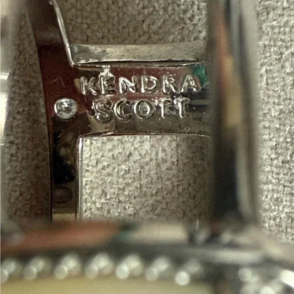 Kendra Scott Elyse Sterling Silver Double Band Ring in Opal size 6 - Picture 3 of 3